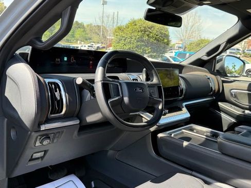 Used 2025 Ford Expedition Tremor image 16