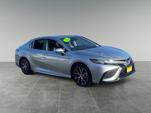 Used 2024 Toyota Camry SE FWD image 7