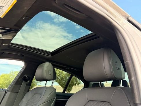 Used 2021 BMW 540i w/ M Sport Package RWD image 10
