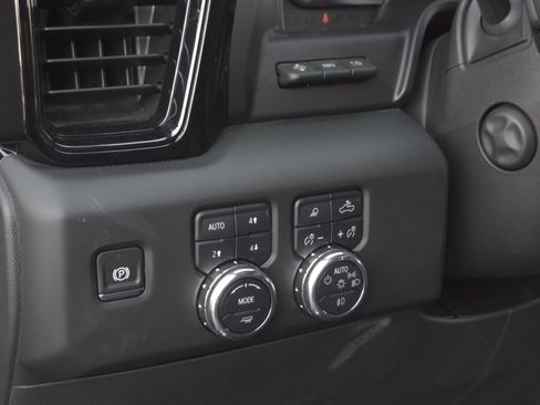 Used 2025 GMC Sierra 1500 AT4 w/ AT4 Premium Package image 28