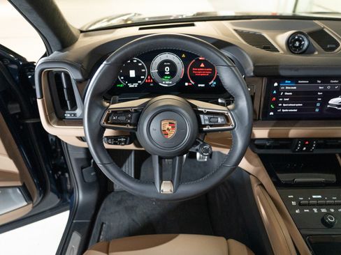 Used 2024 Porsche Cayenne Turbo AWD/4WD image 30