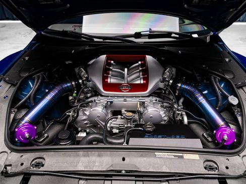 Used 2013 Nissan GT-R Black Edition AWD/4WD image 2