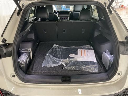 New 2026 Volkswagen Tiguan SE R-Line image 10