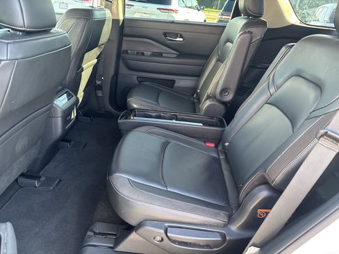 Used 2024 Nissan Pathfinder SL w/ SL Premium Package FWD image 26