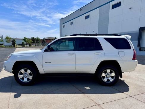 Used 2005 Toyota 4Runner SR5 AWD/4WD image 3