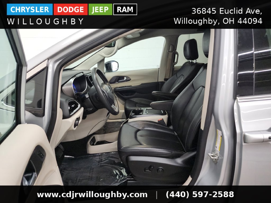 Used 2024 Chrysler Pacifica Touring-L FWD image 14