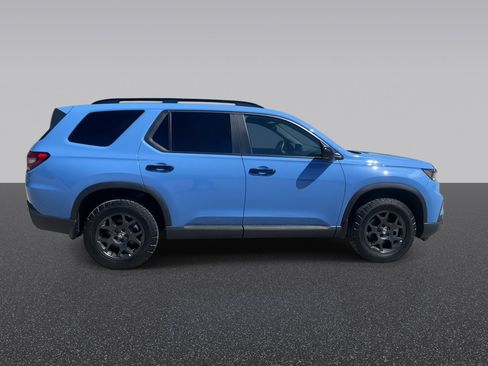 Certified 2025 Honda Pilot TrailSport image 10