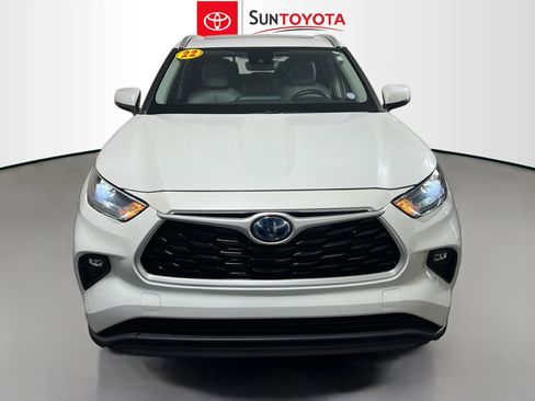 Used 2022 Toyota Highlander XLE AWD/4WD image 10