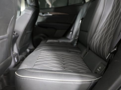 Used 2022 Buick Envision Avenir w/ Technology Package II image 9