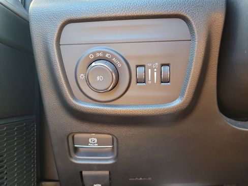 Used 2023 Jeep Grand Cherokee L Limited w/ Luxury Tech Group II RWD image 32