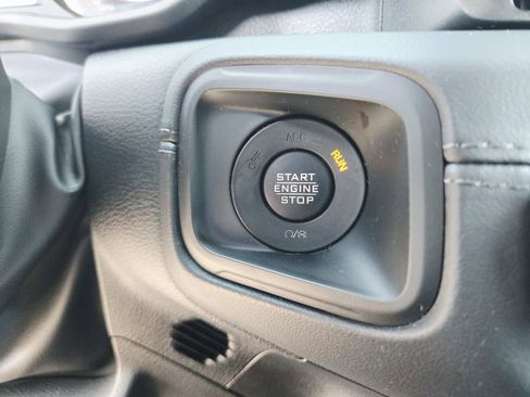 Used 2024 Jeep Gladiator Mojave AWD/4WD image 39