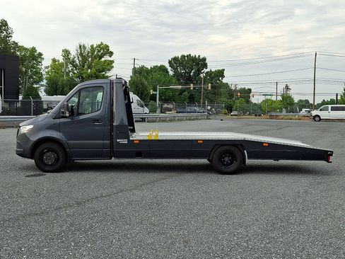 Used 2023 Mercedes-Benz Sprinter 4500 image 8