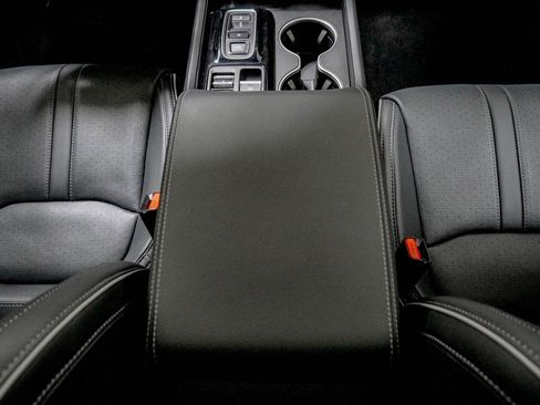 Certified 2025 Honda Pilot Elite image 30