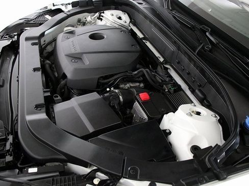 Used 2021 Volvo XC60 T5 Momentum w/ Protection Package image 39