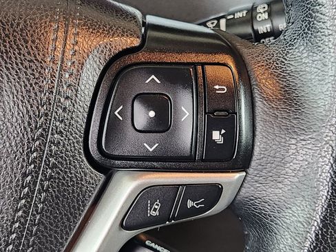 Used 2020 Toyota Sienna XLE Premium FWD image 28