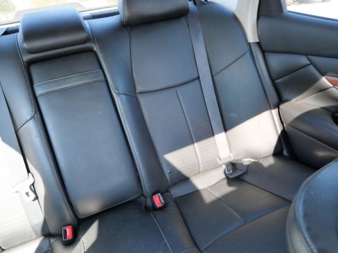 Used 2012 INFINITI M37 w/ Sport Pkg RWD image 14