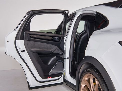 Used 2023 Porsche Cayenne Turbo GT image 36