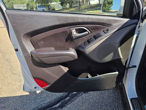 Used 2013 Hyundai Tucson Limited w/ Premium Pkg FWD image 13