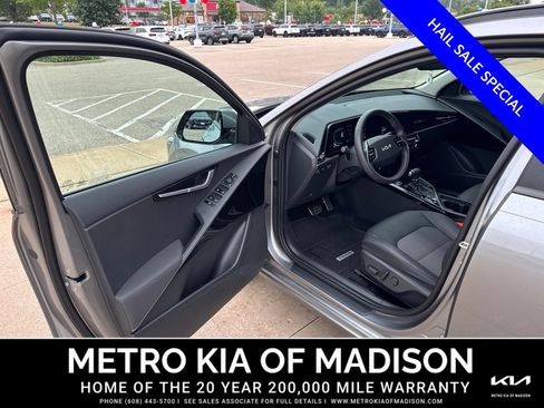 Used 2025 Kia Niro EX Touring FWD image 10