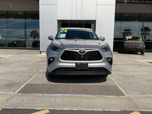 Used 2024 Toyota Highlander LE image 10