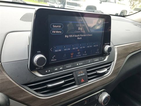 Used 2024 Nissan Altima 2.5 SV image 24