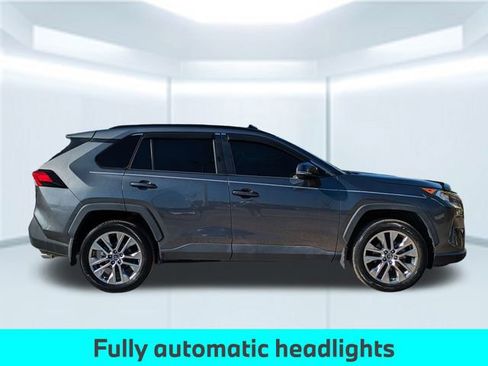 Used 2019 Toyota RAV4 XLE Premium image 8