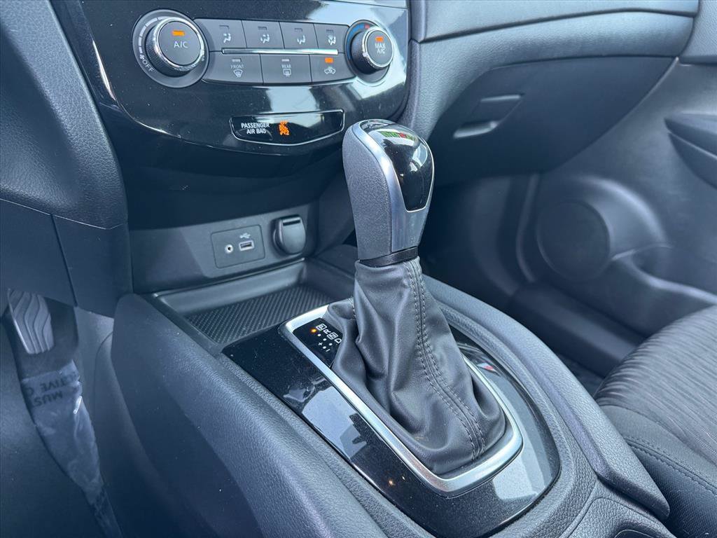 Used 2020 Nissan Rogue S FWD image 21
