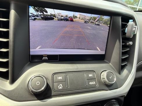 Used 2023 GMC Acadia SLT FWD image 16