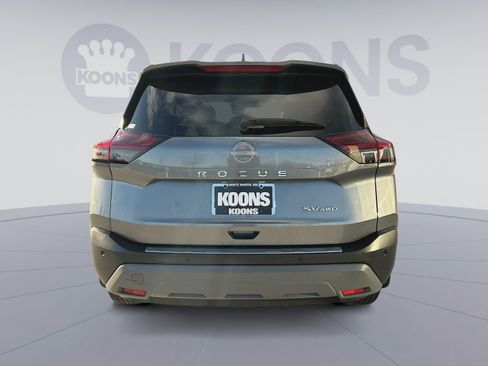 Used 2023 Nissan Rogue SV w/ SV Premium B Package image 5