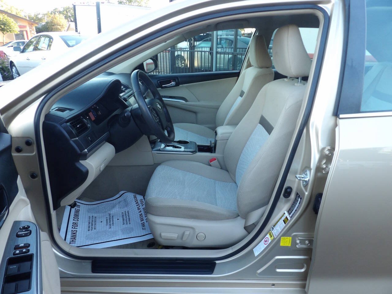 Used 2012 Toyota Camry XLE w/ Convenience Pkg FWD image 9