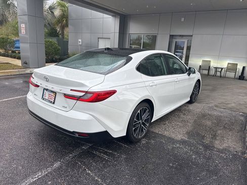Used 2025 Toyota Camry XLE w/ Premium Plus Package image 4