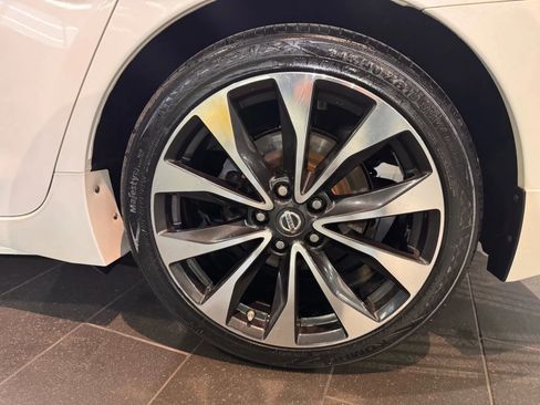 Used 2016 Nissan Maxima SR image 36