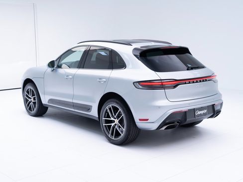 Certified 2025 Porsche Macan AWD/4WD image 3