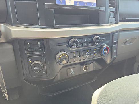 Used 2024 Ford F350 XLT AWD/4WD image 24