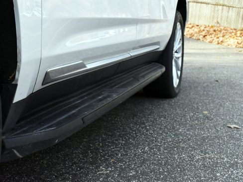 Used 2023 Cadillac Escalade ESV Luxury image 17