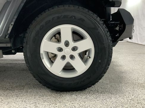 Used 2018 Jeep Wrangler Unlimited Sport AWD/4WD image 16