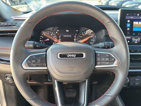 Used 2025 Jeep Compass Trailhawk AWD/4WD image 19