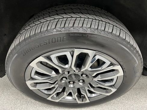 Used 2023 GMC Yukon XL Denali Ultimate image 17