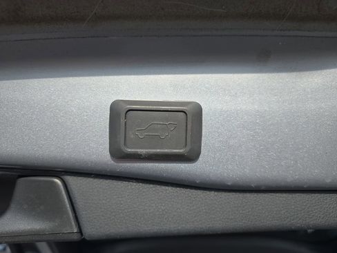 Used 2021 Toyota RAV4 XLE image 14