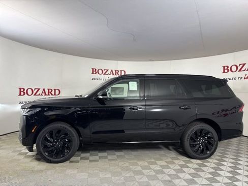 New 2025 Lincoln Navigator Reserve w/ Jet Appearance Package image 4