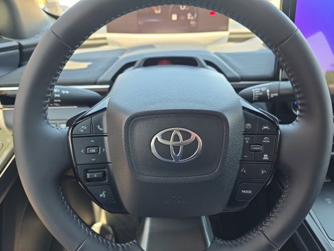 Used 2026 Toyota C-HR AWD/4WD image 17