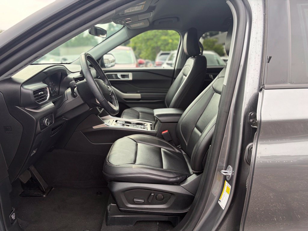 Used 2023 Ford Explorer XLT w/ Equipment Group 202A AWD/4WD image 20