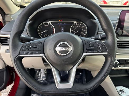 Used 2025 Nissan Altima 2.5 SV image 28