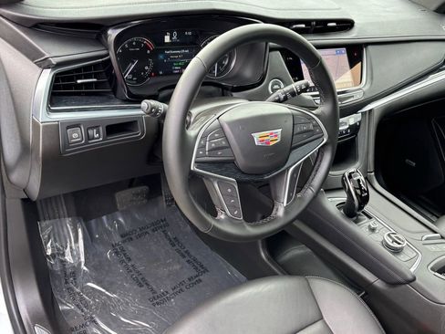 Used 2025 Cadillac XT5 Premium Luxury image 9