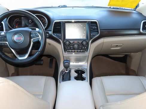 Used 2017 Jeep Grand Cherokee Limited image 10