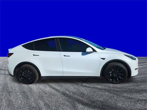 Used 2021 Tesla Model Y Long Range image 3