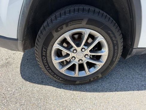 Used 2015 Jeep Grand Cherokee Limited AWD/4WD image 13
