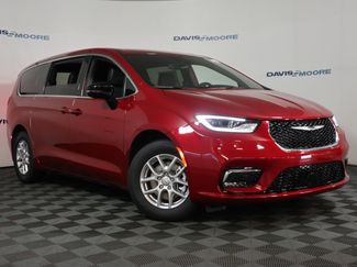 New 2026 Chrysler Pacifica Select video 2