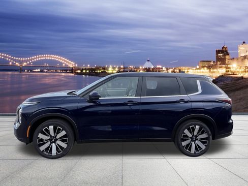 New 2025 Mitsubishi Outlander SE image 2