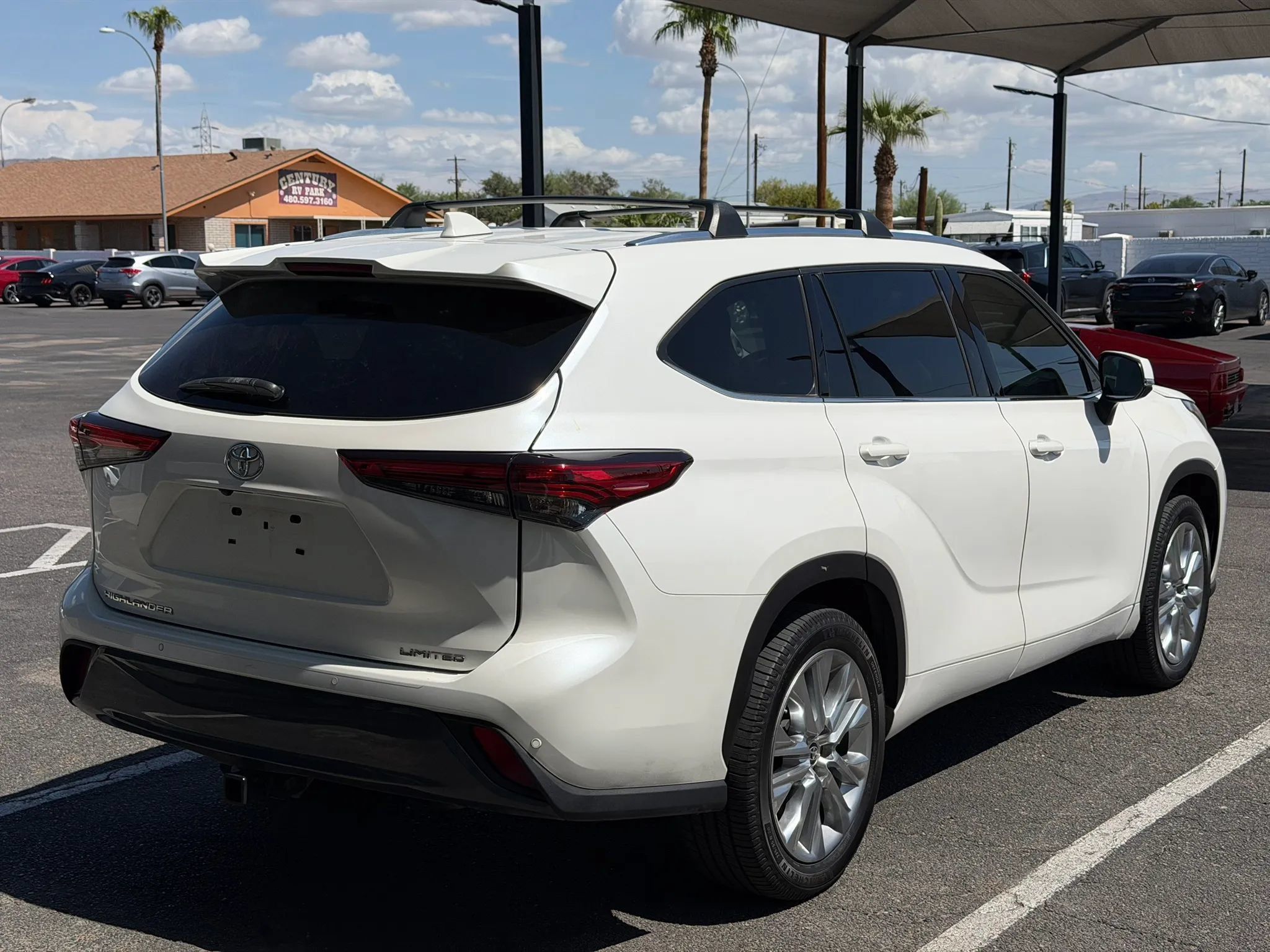 Used 2020 Toyota Highlander Limited FWD image 11